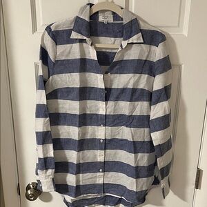 Crown & Ivy Chambray Blue & White Striped Button Front Shirt Size Small NWOT